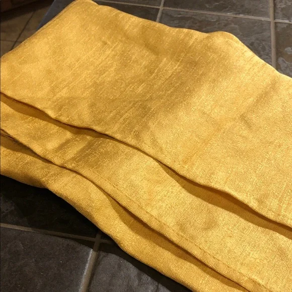 Gold curtain panels 🏡 - Picture 2 of 4